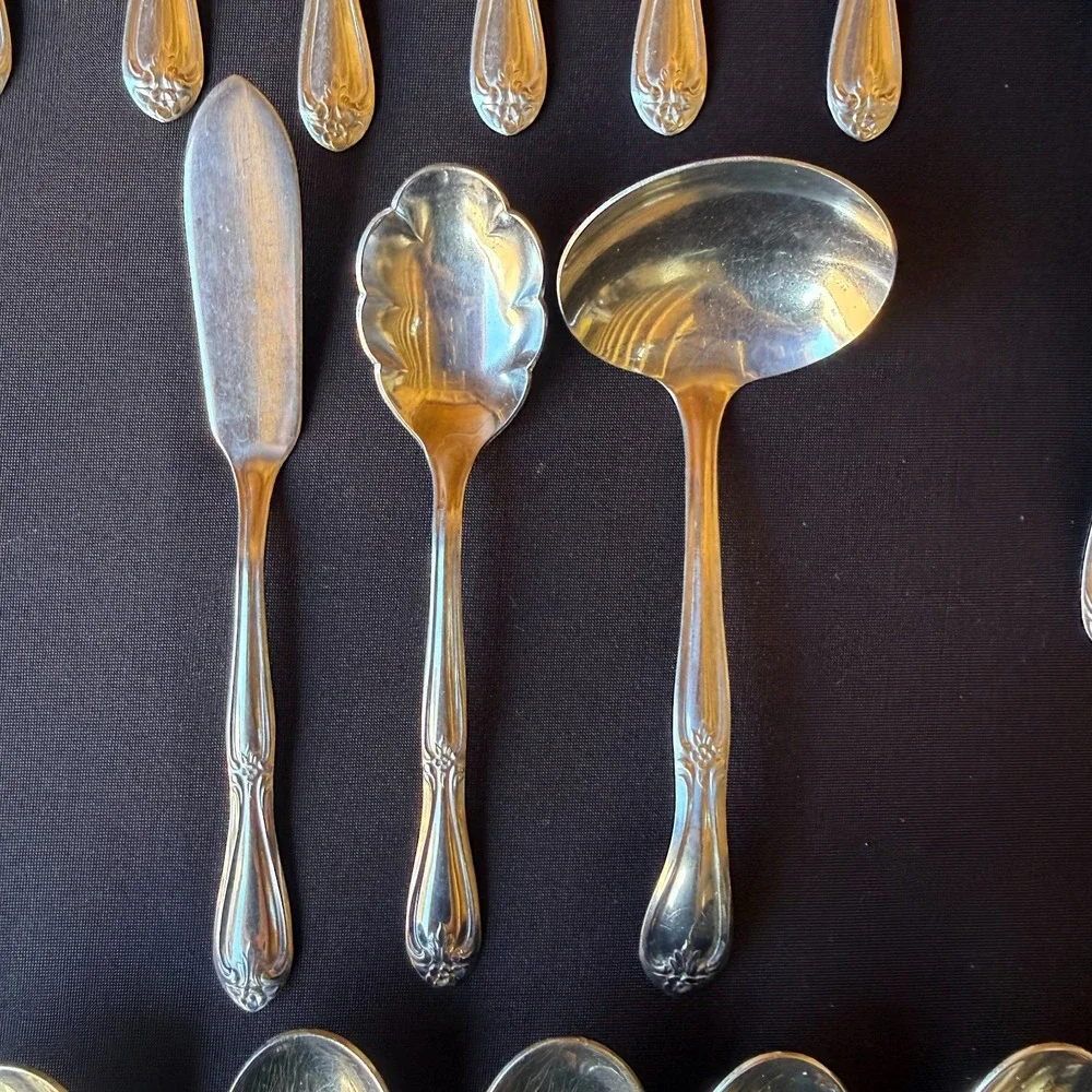 Vtg Superior Stainless USA 39 Pc Flatware Set Floral Pattern w‎ Serving